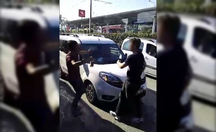  Bursa'da Ana Yolda Araçlarını Durdurup, Ellerinde Alkol Şişeleri İle