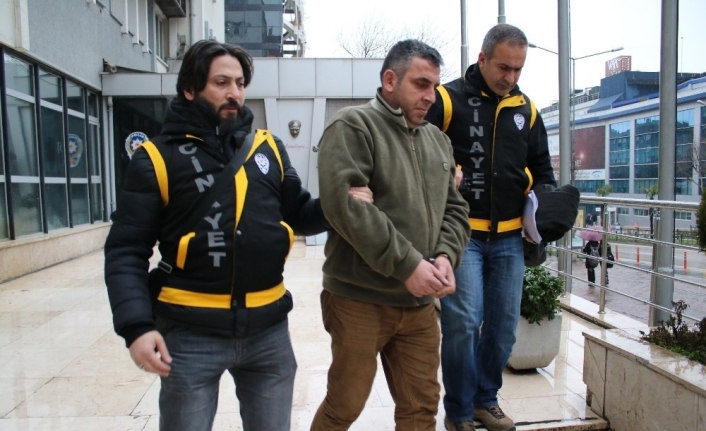  Bursa’da Arkadaşını Ekmek Bıçağıyla Doğrayıp, Parçalara Ayıran Ve 18