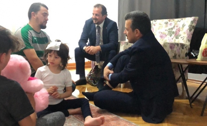  İki Vekil  Minik Zeynep'in Ailesini Ziyaret Etti