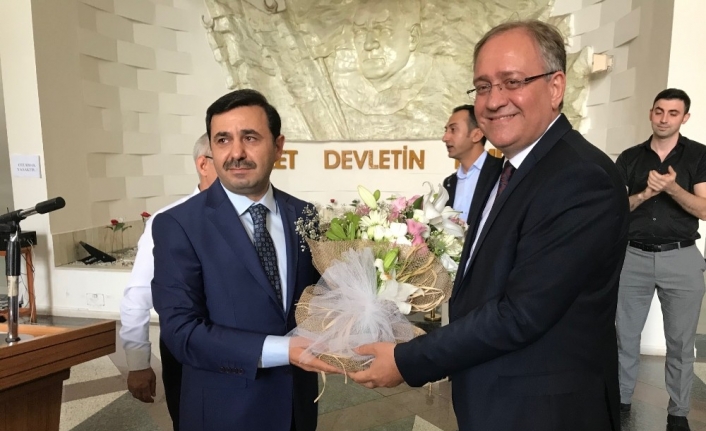  Bursa Cumhuriyet Başsavcılığı'na Bursa Cumhuriyet Başsavcıvekili Gökhan Şen (sağdaki)