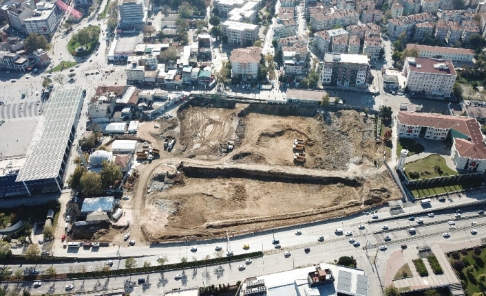  İnşaat Çalişmalarini İnceleyen Ak Parti Bursa Milletvekili Zafer Işik,