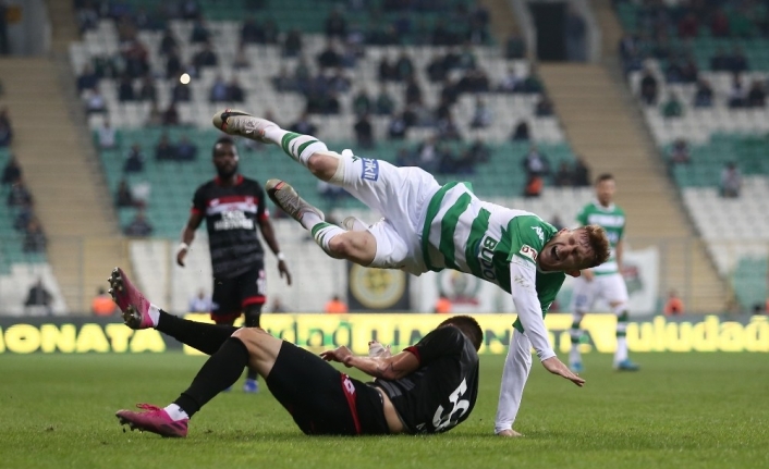  Bursaspor, Balıkesirspor Karşısında 1 Puanla Ayrılıp, Sahasındaki İlk Puan