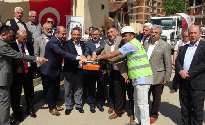 Bursa’ya yapılacak 220 yataklı Kur’an-ı kerim kursunun temeli törenle atıldı."Sa’d