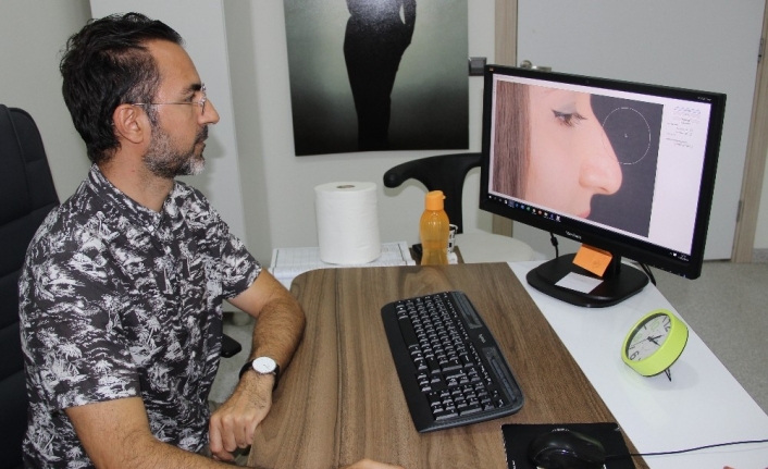 Burun Estetiğinin Son Zamanlarda Çok Revaçta Olduğunu İfade Eden Kulak