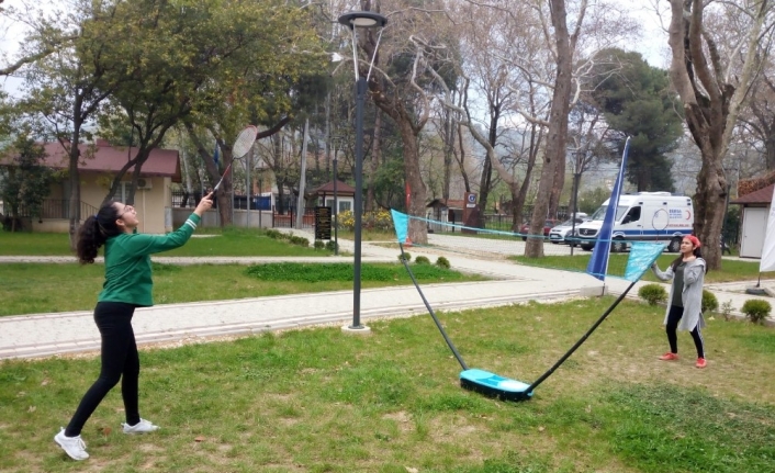 Bursa Büyükşehir Belediyesi tarafından liselere giriş ve üniversite sınavına hazırlanan