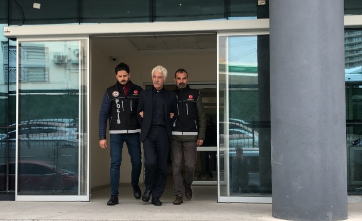  Bursa'da Uyuşturucu Maddeleri Evinde Çoğaltmaya Çalişan  Şüpheli, Polis