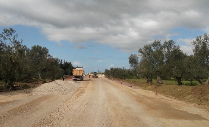 Balıkesir’in Edremit ilçesinde Kalkım Çevre Yolu kavşak çalışmaları tüm hızıyla