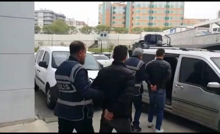 Bursa’da bir caminin musluklarını çalan zanlılar güvenlik kameralarına yakalandı. Hırsızları