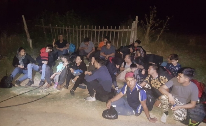  Çanakkale’nin Ayvacık İlçesinde Yasa Dışı Yollarla Yunanistan’ın Midilli Adası’na