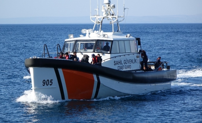  Çanakkale’nin Ayvacık İlçesi Sahilinden Yunanistan’ın Midilli Adasına Lastik Bot