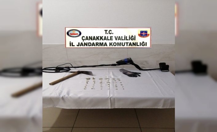  Çanakkale Merkeze Bağlı Erenköy Karanlık Liman Mevkiinde Define Arayan