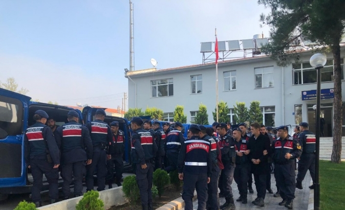  Çanakkale Merkezli 4 İlde Gerçekleştirilen Operasyonlarda Mülteci Kaçakçılığı Şüphelisi