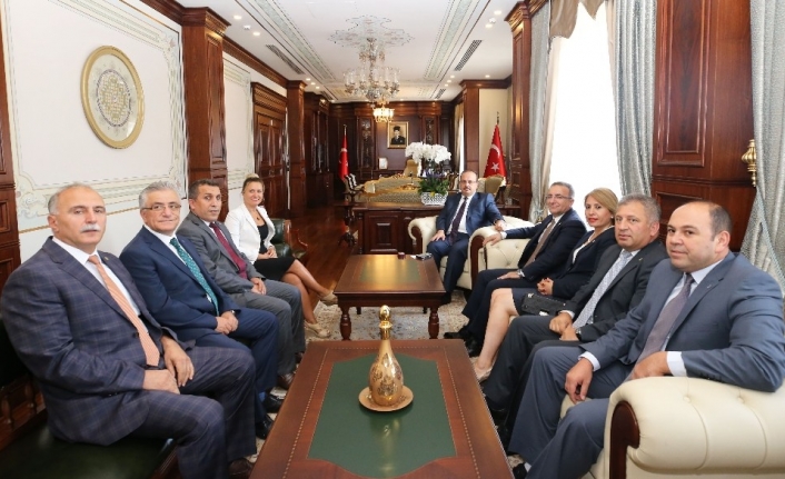  Canbolat, Yeni Göreve Gelen Bsmmmo Yönetimini Makamında Ağırladı.