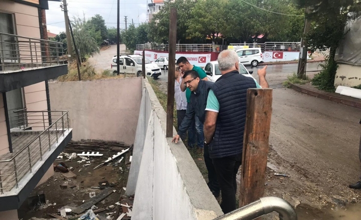  Çanakkale (iha) - Çan’da Yağmurda Sıkıntılı Olan Bölgelerdeki Çalişmalara