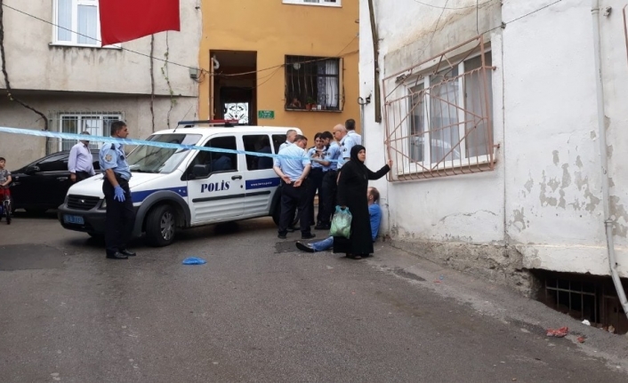Bursa’da, yeğenini 4 aylık bebeğinin gözü önünde 11 yerinden bıçaklayarak
