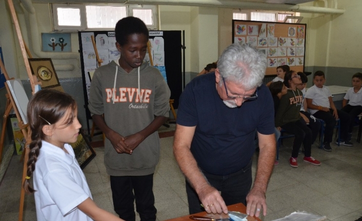  Balıkesir Plevne Ortaokulunda Resim Dersine Katılan Ressam Fikret Afancan’ın