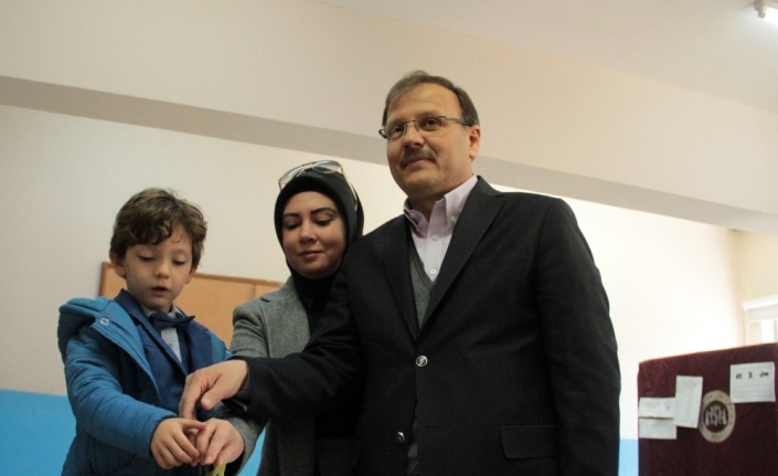 TBMM İnsan Haklarını İnceleme Komisyonu Başkanı Hakan Çavuşoğlu, oyunu Bursa’da