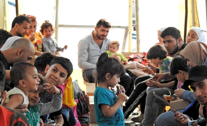 20'si Çocuk, 47 Göçmen Çeşme İskelesine Getirildi