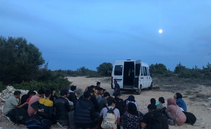  İzmir'in Çeşme İlçesinde, Yasa Dışı Yollarla Yurt Dışına Çikmaya