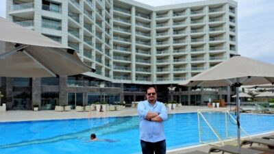 Çeşme’de, bayram tatilinin 9 gün olması turizmciyi sevindirirken, otellerde bayram