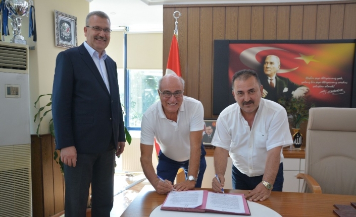  Geçmiş Yıllarda Bursaspor Kulübü Başkanlığı Yapmış Olan Remzi Cinoğlu,
