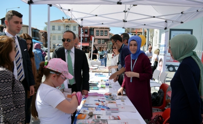 Bursa’nın Mudanya ilçesinde “Aşı Haftası” kutlandı.İlçe Sağlık Müdürlüğünce düzenlenen programda