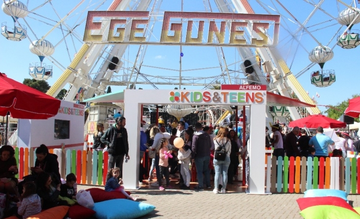 İzmir Fuarı lunapark alanında 20-21 Nisan tarihleri arasında düzenlenen çocuk