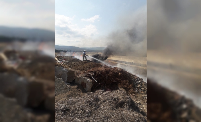 Balıkesir’in körfez bölgesi ilçelerinde hemen her gün çıkan çöplük yangınları