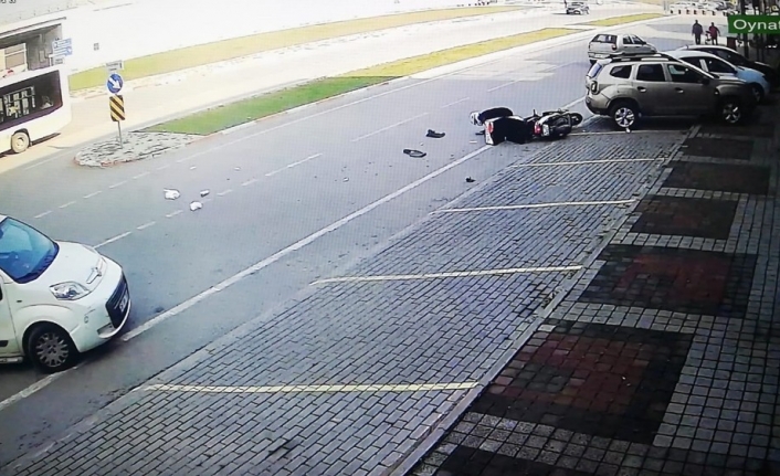  Bursa İnegöl İlçesi Avarlar Kavşağında Meydana Gelen Kazada, Otomobil