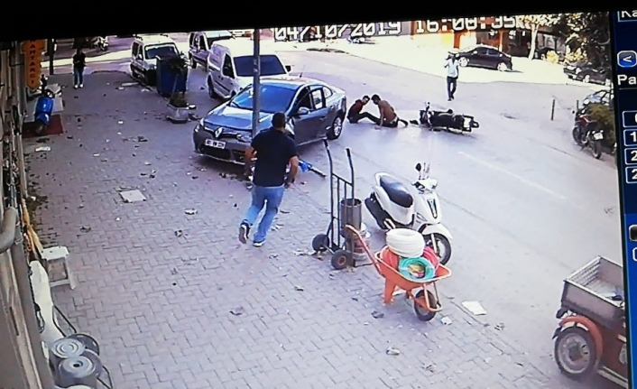  Bursa'nın İnegöl İlçesinde Kasımefendi Caddesinde Meydana Gelen Kaza Otomobil