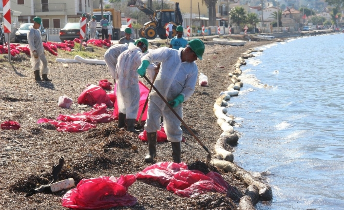  İzmir’in Foça İlçesinde, Bir Sanayi Kuruluşundaki Atık Havuzunun Taşması