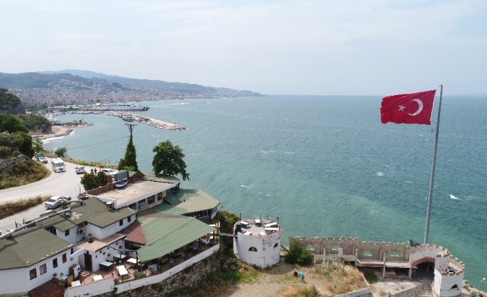 Bursa’nın Gemlik ilçesinde 21 saat önce bozulan yattan denize atlayan