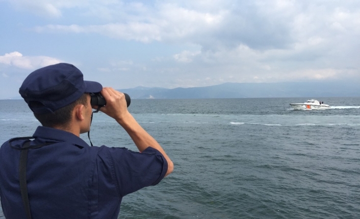 Bursa’nın Gemlik ilçesinde iki kişiyi arama çalışmaları 17 saattir sürüyor.