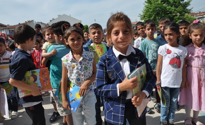 Tüm Türkiye Genelinde Gibi Bursa'nın İnegöl İlçesinde De  Öğrenci