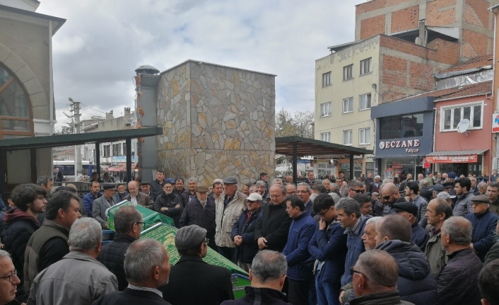 Bursa’da düğün dönüşü kazada ölen kardeşler göz yaşları içinde toprağa