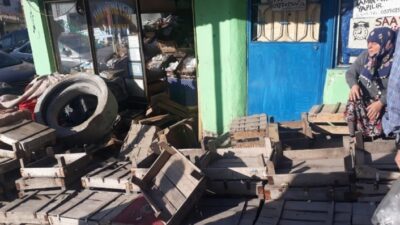  Dükkana Müşteri Beklerken 250 Kiloluk Beton Blok Girdi Beton