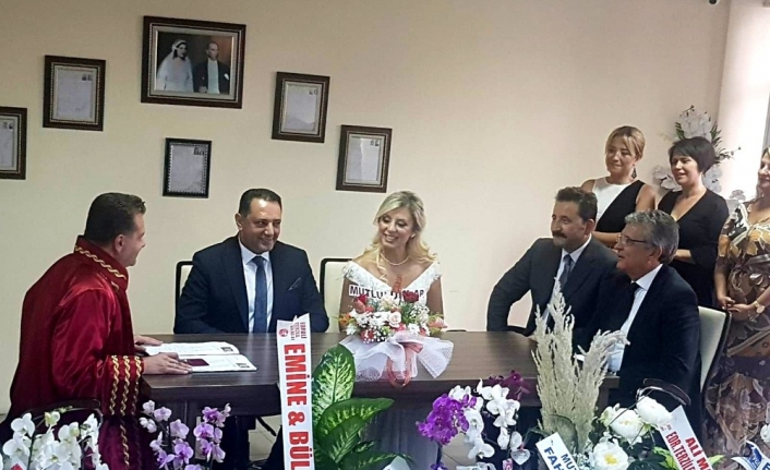 Edremit Emniyet Müdürü Zafer Sönmez, Birsen Uçar İle Dünya Evine