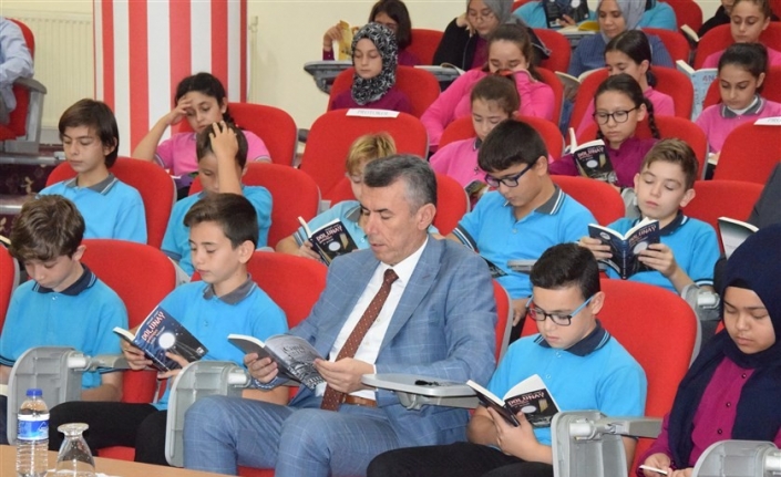  Edremit Kaymakamı Ali Sırmalı, Öğrencilere Kitabın Hayatın Vazgeçilmez Bir