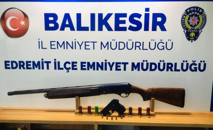 Balıkesir'de Polis Son 24 Saat İçinde Yaptığı Uygulamalarda Edremit İlçesinde