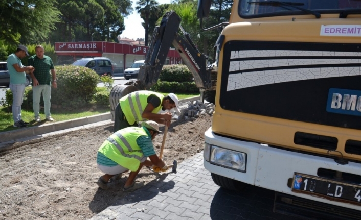  Balıkesir’in Edremit Belediyesi Fen İşleri Müdürlüğü Ekipleri, Yol Düzenleme
