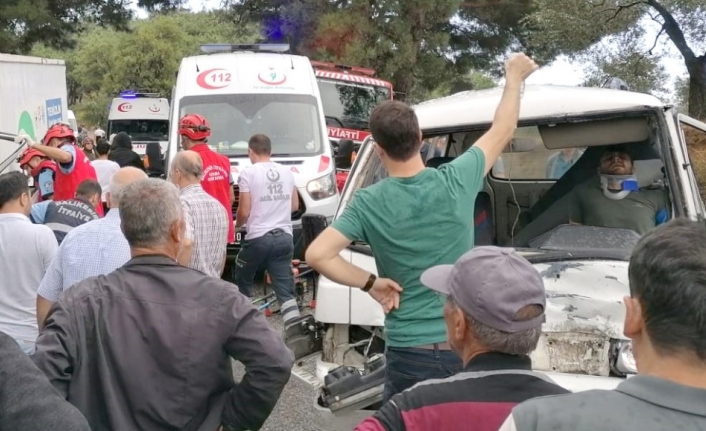 Balıkesir’in Edremit İlçesinde Meydana Gelen Trafik Kazasında, 2 Kişi Yaralandı.