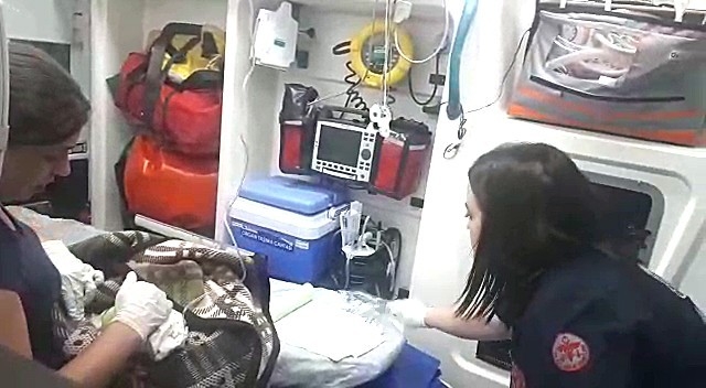 Balıkesir’in Edremit İlçesinde Yeni Doğan Bebeği Bir Evin Balkonuna Koyarak