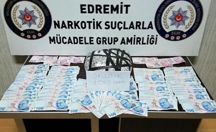 Balıkesir’in Edremit İlçesinde Düzenlenen Uyuşturucu Operasyonunda Bin 69 Gram Skunk