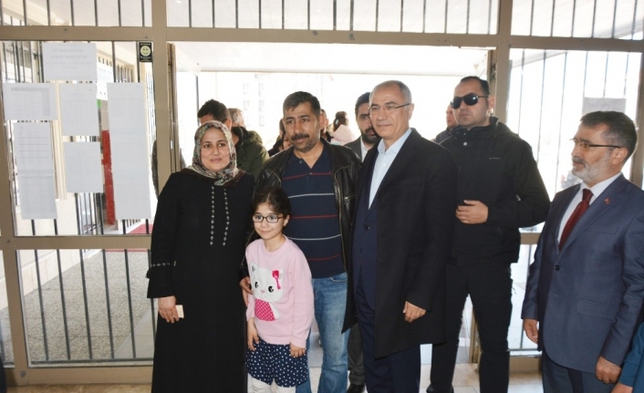 İçişleri eski Bakanı Efkan Ala, oyunu Bursa’da kullandı.İçişleri eski Bakanı
