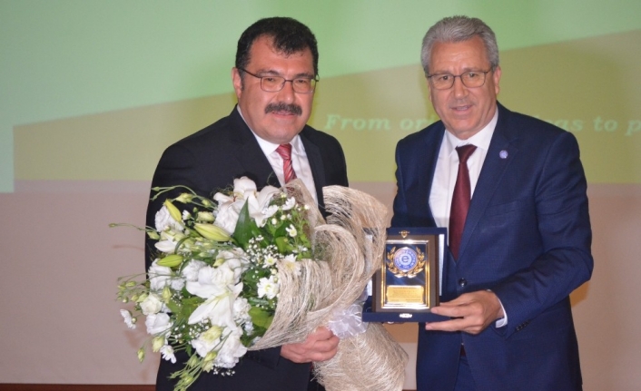  (sağdan) Ege Üniversitesi Rektörü Prof. Dr. Necdet Budak, Cumhurbaşkanlığı