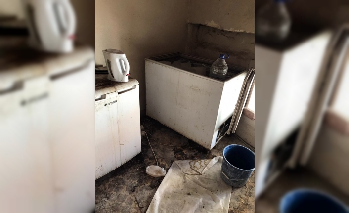  İzmir'in Buca İlçesinde, Eski Bir Ekmek Fırınının Üretim Alanındaki