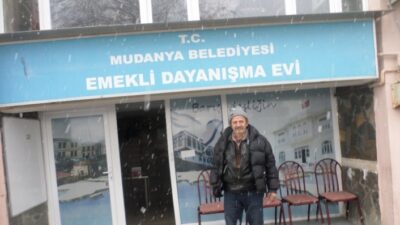 Bursa’nın Mudanya ilçesinde, emekliler, maaşlarına yapılan zamlara tepki gösterdi.Mudanya Emekliler