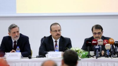 Enerji ve Tabii Kaynaklar Bakanı Fatih Dönmez, enerji sektörünün temsilcileri