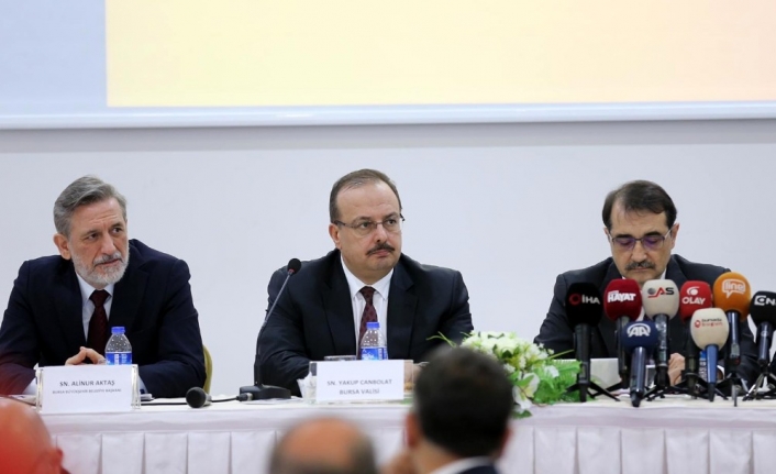 Enerji ve Tabii Kaynaklar Bakanı Fatih Dönmez, enerji sektörünün temsilcileri