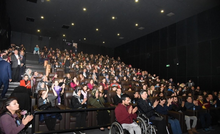  ‘engeller Sevgiyle Aşılır’ Film Gösterimi Yapıldı